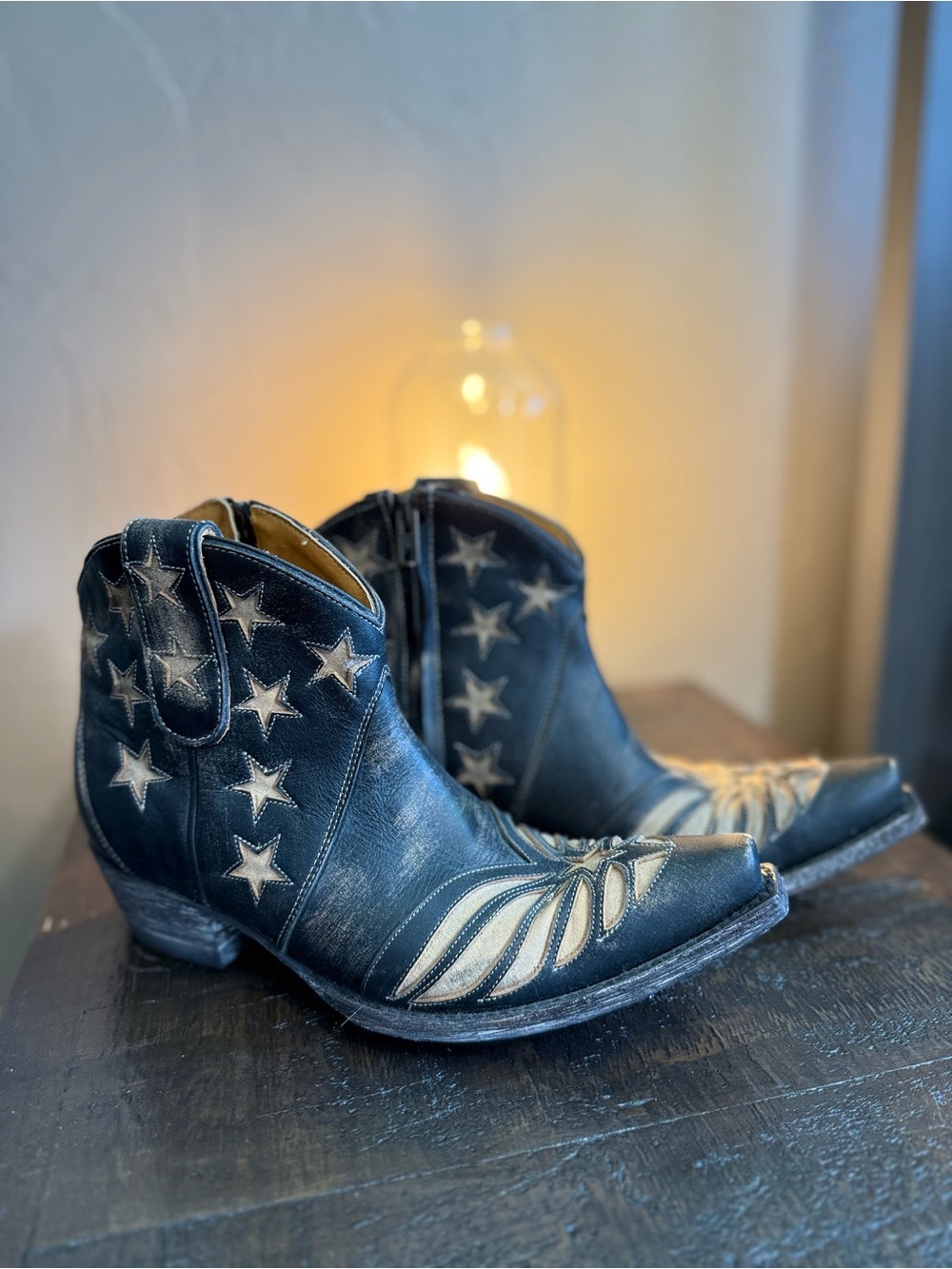 Old Gringo Black Star Wing Western Ankle Boots Size 7.5B Distressed Leather